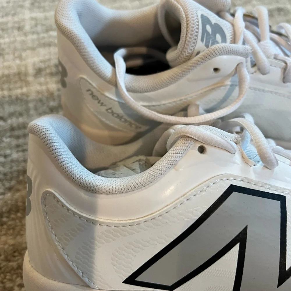 New Balance Youth Softball baseball cleats Y4.5 unisex